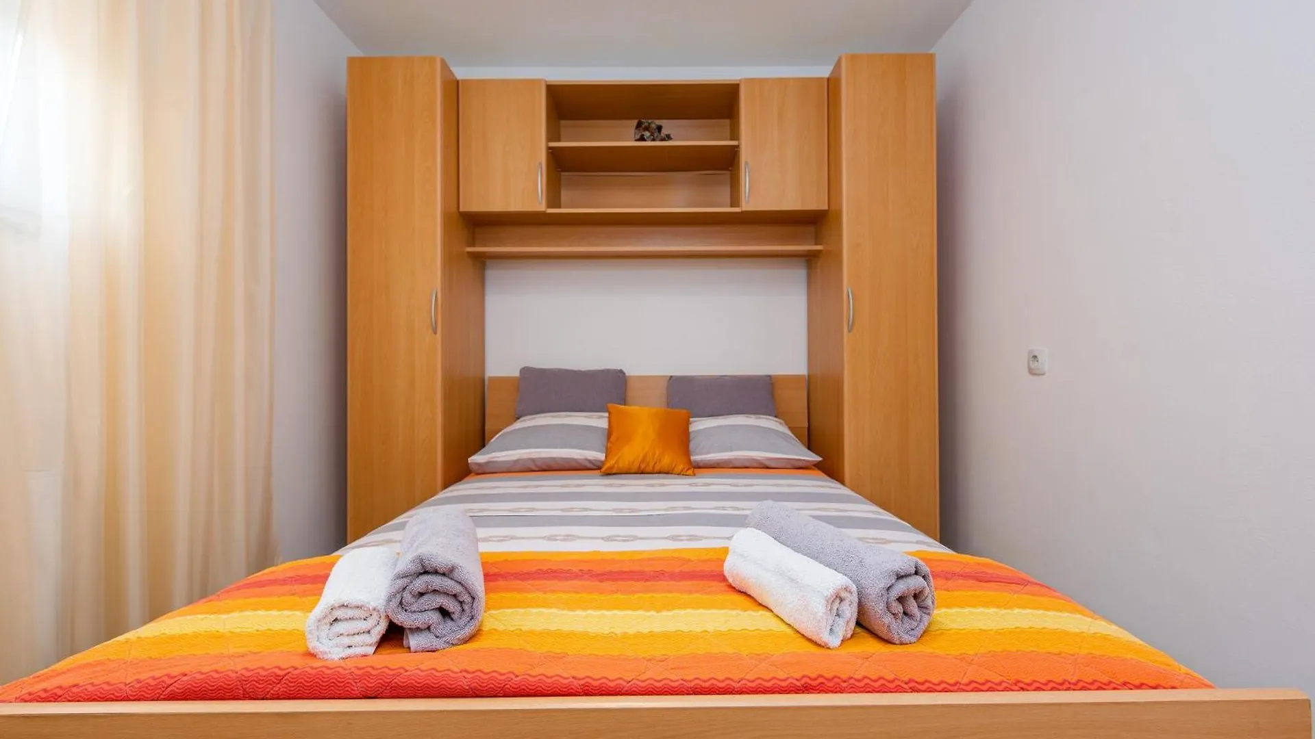 Apartments Nevenka, Vir Croatia